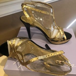 Gold Pumps w Black Heel & Platform